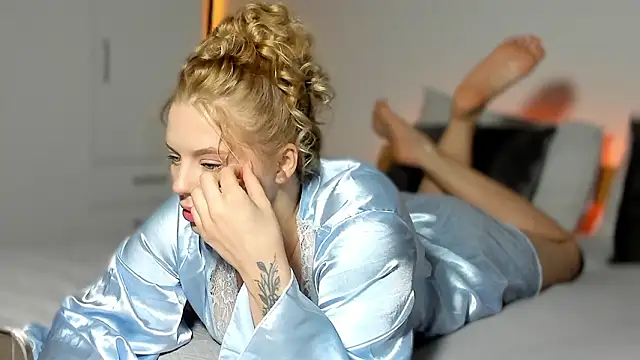 Snapshot of LilyFlamee chatting on 03.18.26 LilyFlamee online show from 03.18.26