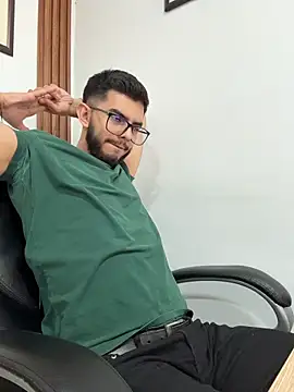 Snapshot of milosky00 chatting on 02.02.26 milosky00 online show from 02.02.26