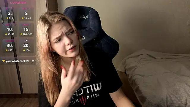 Snapshot of KatanaSVibe chatting on 10.30.25 KatanaSVibe online show from 10.30.25