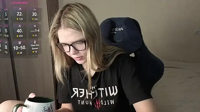 Snapshot of KatanaSVibe chatting on 11.28.25 KatanaSVibe online show from 11.28.25