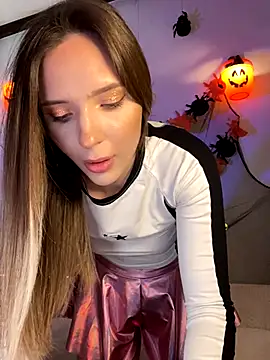 LINA ALL EYES ON YOU online show from 10.25.25