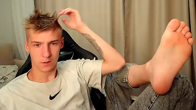 Snapshot of MrSexyCum4U chatting on 09.15.25 MrSexyCum4U online show from 09.15.25