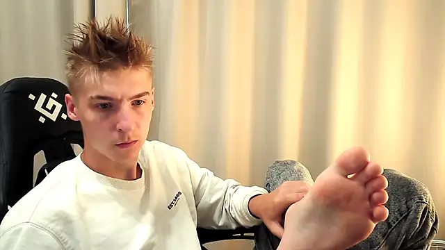 Snapshot of MrSexyCum4U chatting on 09.18.25 MrSexyCum4U online show from 09.18.25