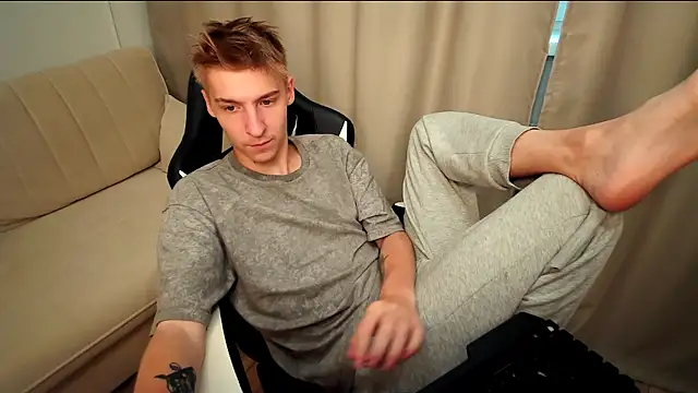 Snapshot of MrSexyCum4U chatting on 09.21.25 MrSexyCum4U online show from 09.21.25