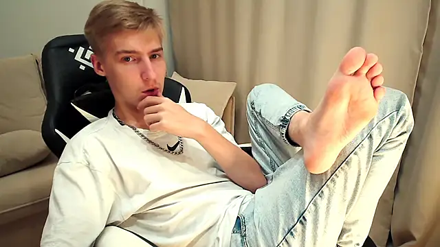 Snapshot of MrSexyCum4U chatting on 09.26.25 MrSexyCum4U online show from 09.26.25