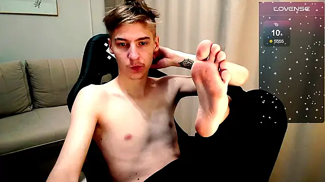 Snapshot of MrSexyCum4U chatting on 10.28.25 MrSexyCum4U online show from 10.28.25