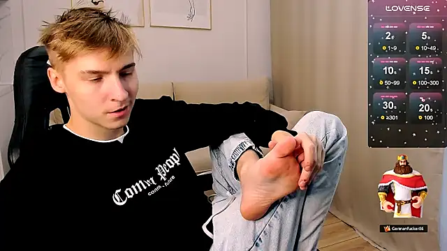 Snapshot of MrSexyCum4U chatting on 11.02.25 MrSexyCum4U online show from 11.02.25