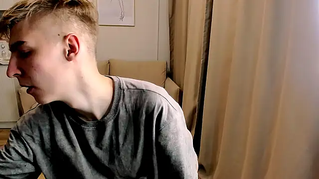 Snapshot of MrSexyCum4U chatting on 11.25.25 MrSexyCum4U online show from 11.25.25