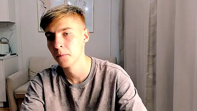 Snapshot of MrSexyCum4U chatting on 11.26.25 MrSexyCum4U online show from 11.26.25