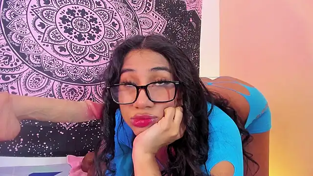 Snapshot of EMILYY_WALKER chatting on 06.03.26 EMILYY WALKER online show from 06.03.26