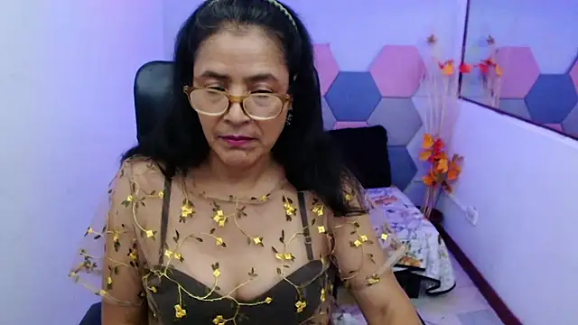 Snapshot of AmandaPeet chatting on 09.17.25 AmandaPeet online show from 09.17.25