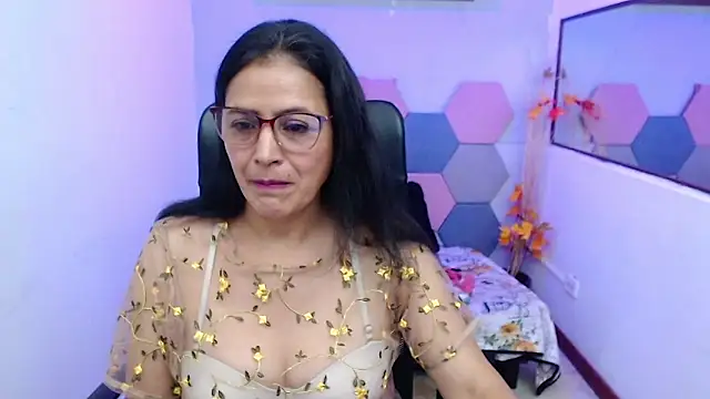 Snapshot of AmandaPeet chatting on 09.26.25 AmandaPeet online show from 09.26.25