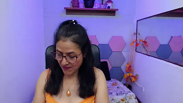 Snapshot of AmandaPeet chatting on 10.02.25 AmandaPeet online show from 10.02.25