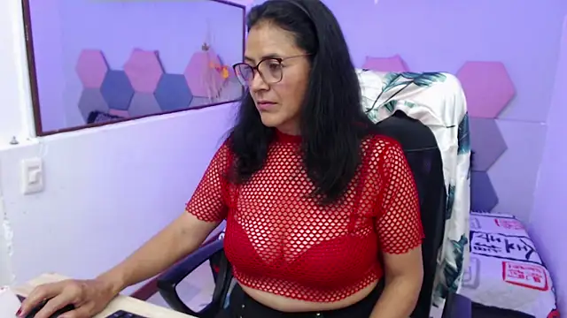 Snapshot of AmandaPeet chatting on 10.10.25 AmandaPeet online show from 10.10.25