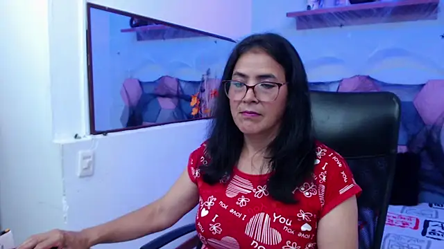 Snapshot of AmandaPeet chatting on 10.20.25 AmandaPeet online show from 10.20.25