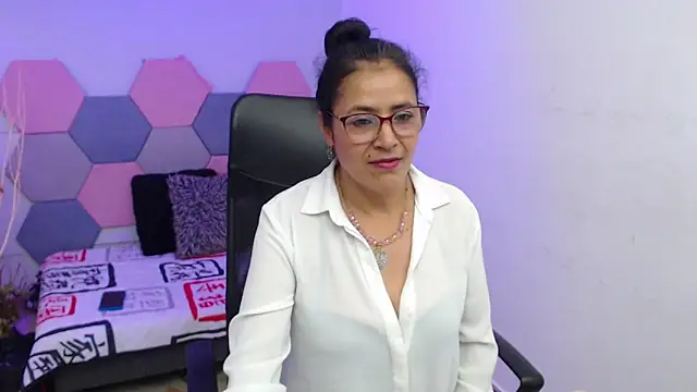 Snapshot of AmandaPeet chatting on 11.06.25 AmandaPeet online show from 11.06.25