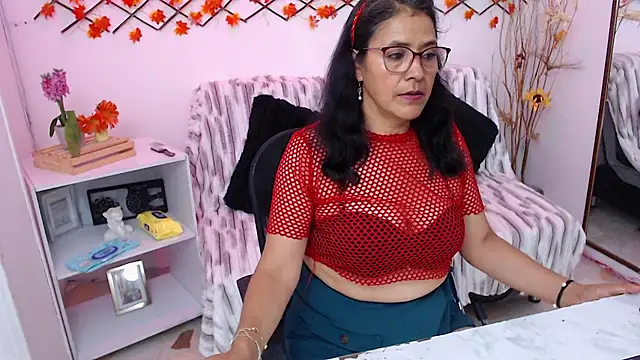 Snapshot of AmandaPeet chatting on 12.04.25 AmandaPeet online show from 12.04.25