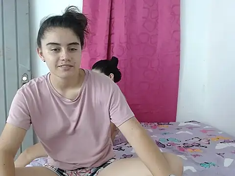 Snapshot of Arieeel_09 chatting on 11.23.25 Arieeel 09 online show from 11.23.25