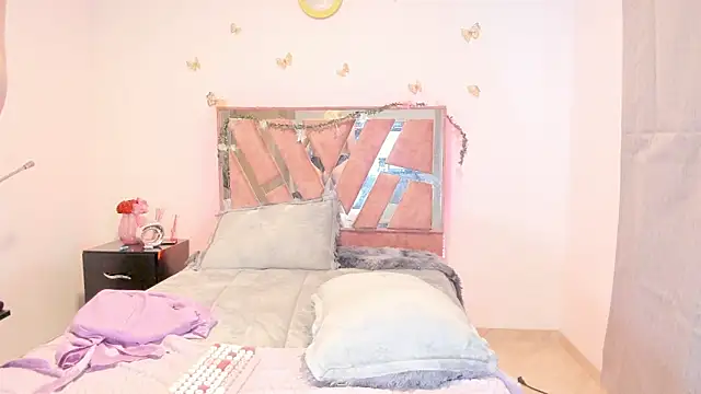 Ella Lenox online show from 12.03.25