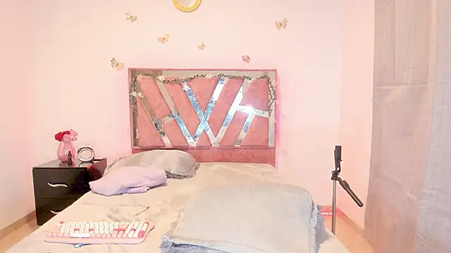 Ella Lenox online show from 03.18.26