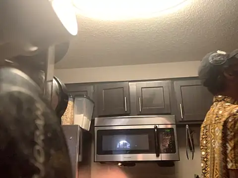 Snapshot of Triggerhappycj100 chatting on 11.23.25 Triggerhappycj100 online show from 11.23.25