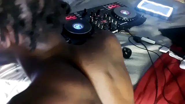 Snapshot of Triggerhappycj100 chatting on 02.08.26 Triggerhappycj100 online show from 02.08.26