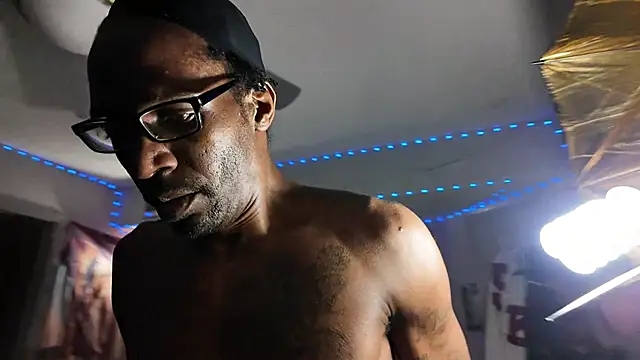 Snapshot of Triggerhappycj100 chatting on 03.14.26 Triggerhappycj100 online show from 03.14.26