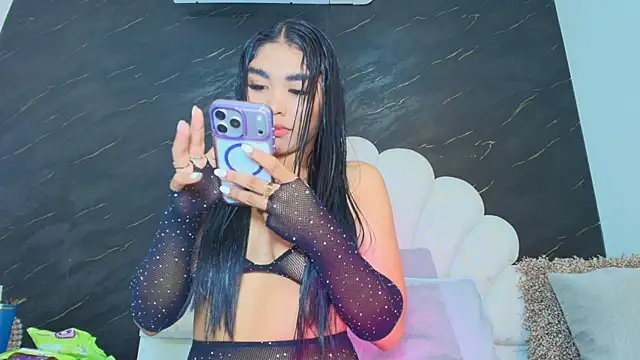 Snapshot of Roxana_gomez chatting on 05.11.26 Roxana gomez online show from 05.11.26