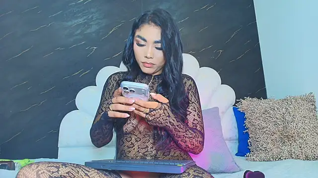 Snapshot of Roxana_gomez chatting on 05.25.26 Roxana gomez online show from 05.25.26