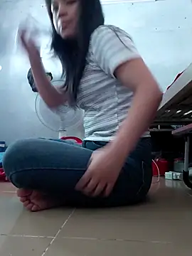 Snapshot of Anny-ly chatting on 12.18.25 Anny-ly online show from 12.18.25