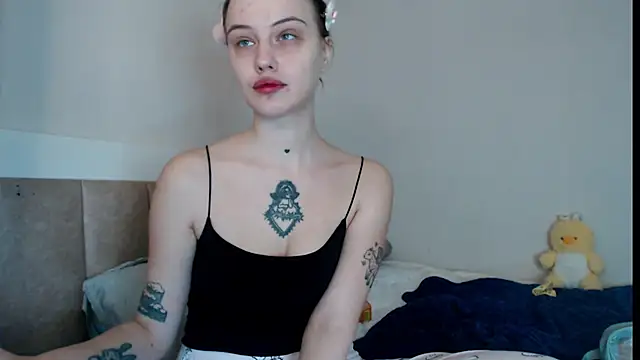 Snapshot of Pizda-Drozda chatting on 10.28.25 Pizda-Drozda online show from 10.28.25