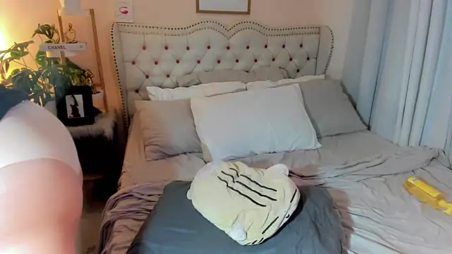 Snapshot of SweetHoney369 chatting on 11.27.25 SweetHoney369 online show from 11.27.25