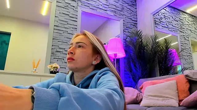 Reina Cummings online show from 04.26.26