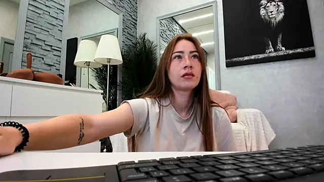 Reina Cummings online show from 06.21.26