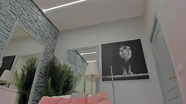 Reina Cummings online show from 07.04.26