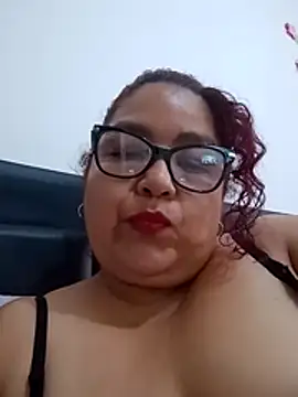 Snapshot of ladytropical1 chatting on 11.20.25 ladytropical1 online show from 11.20.25