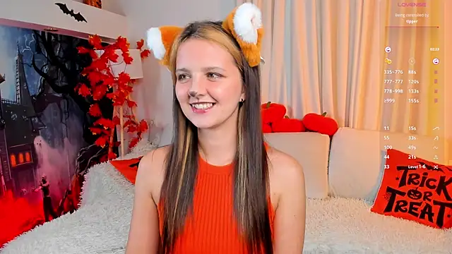 Snapshot of LilLisa chatting on 10.22.25 LilLisa online show from 10.22.25