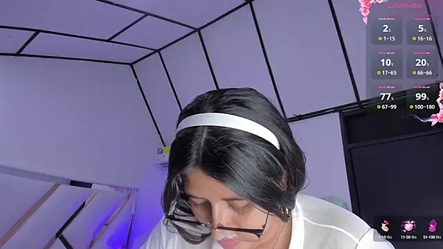 Snapshot of megann__up chatting on 10.09.25 megann  up online show from 10.09.25