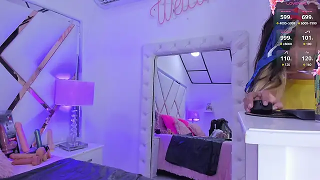 Snapshot of megann__up chatting on 10.10.25 megann  up online show from 10.10.25