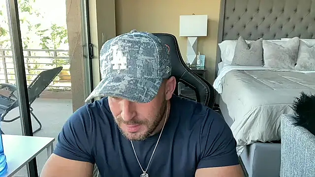 brettmycles28 online show from 10.29.25