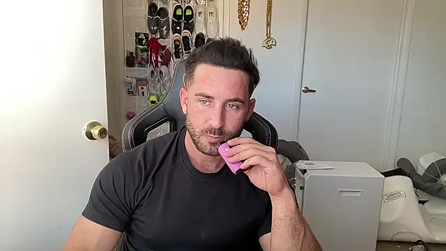 brettmycles28 online show from 06.25.26
