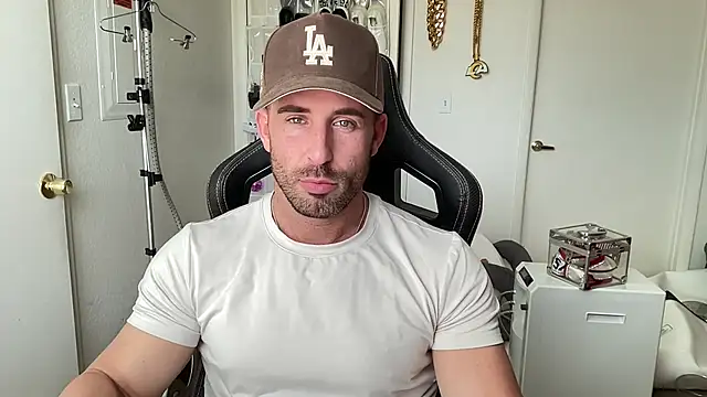 brettmycles28 online show from 07.12.26