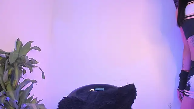 Lucy shen  online show from 10.09.25