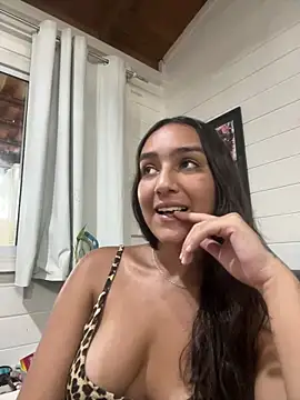 Snapshot of hannahhotwife chatting on 04.06.26 hannahhotwife online show from 04.06.26