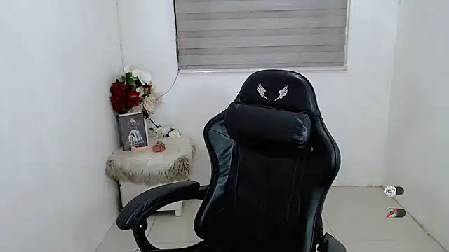 Snapshot of NaughtyBelle chatting on 09.09.25 NaughtyBelle online show from 09.09.25