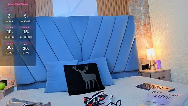 Snapshot of angel__red_ chatting on 09.17.25 angel  red  online show from 09.17.25