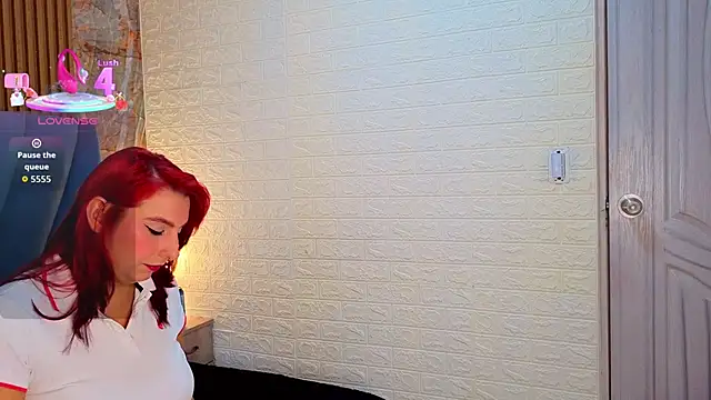 Snapshot of angel__red_ chatting on 09.29.25 angel  red  online show from 09.29.25