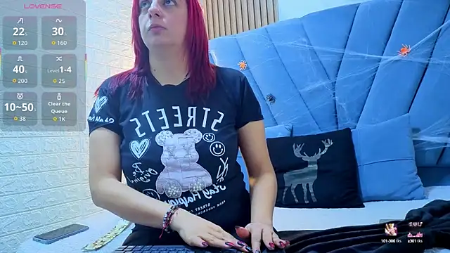 Snapshot of angel__red_ chatting on 10.12.25 angel  red  online show from 10.12.25