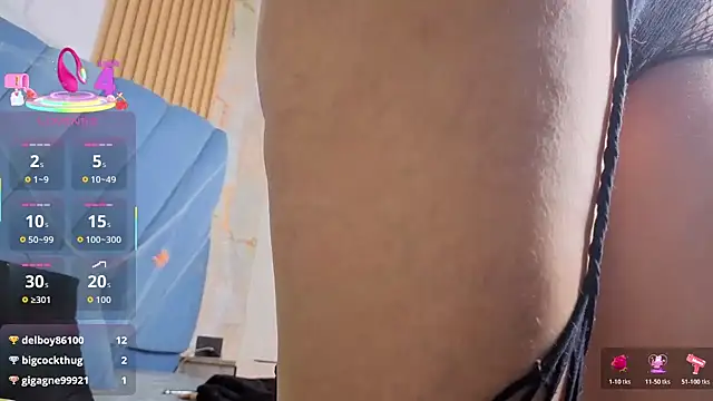 Snapshot of angel__red_ chatting on 10.28.25 angel  red  online show from 10.28.25