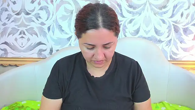 Snapshot of mishell_lovely chatting on 10.28.25 mishell lovely online show from 10.28.25